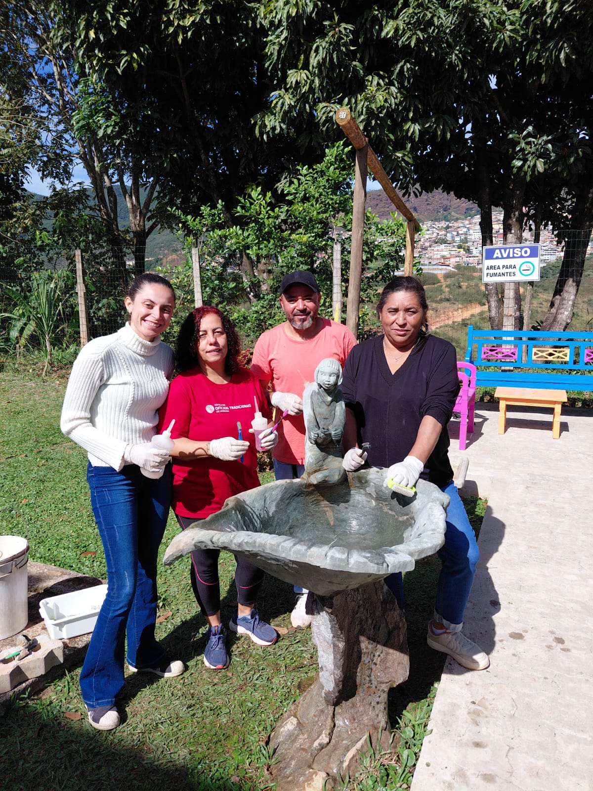 Limpeza da fonte | Lar dos Idosos de Mariana