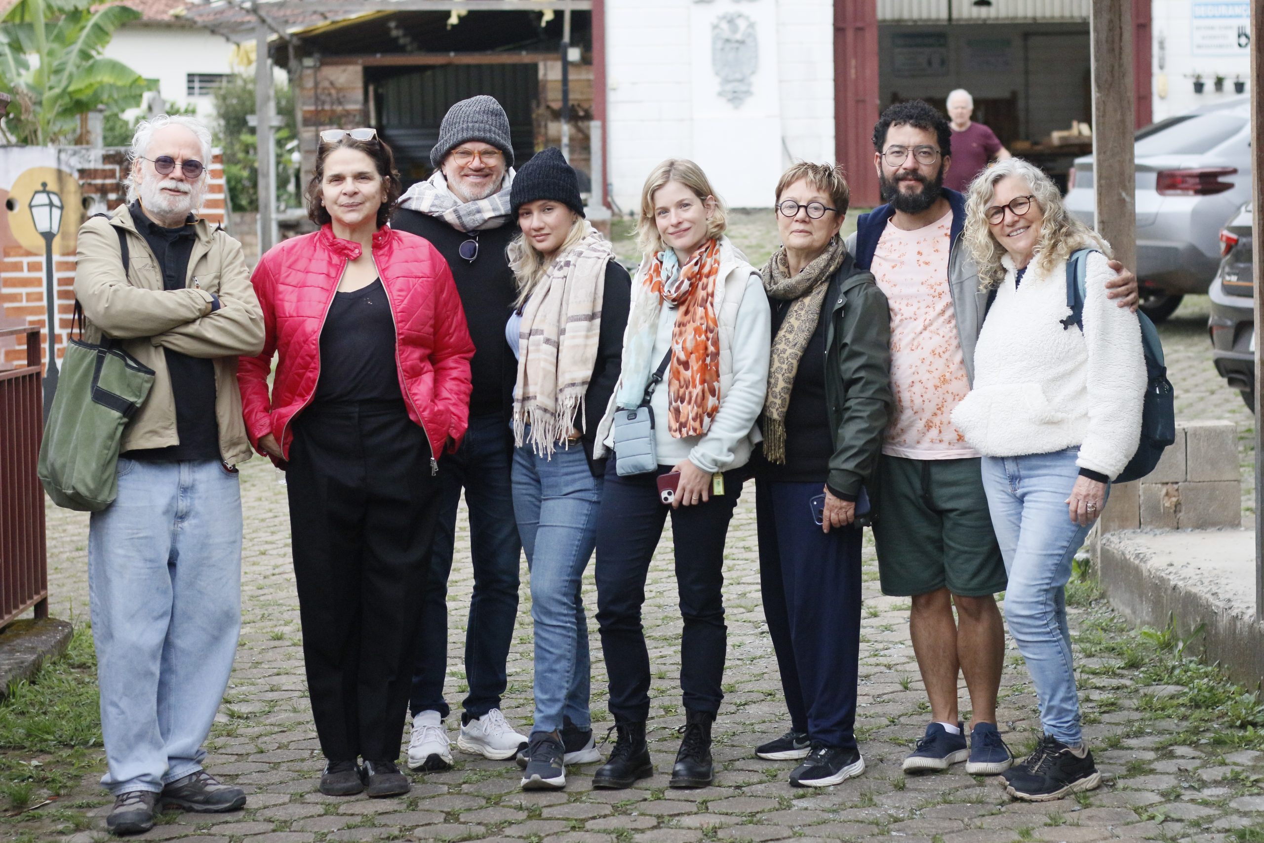 Visita guiada | Israel Kislansky e grupo de estudantes